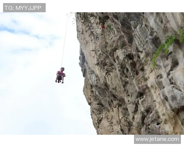 北京攀岩队配合问题引发热议攀岩爱好者的不同声音与观点碰撞
